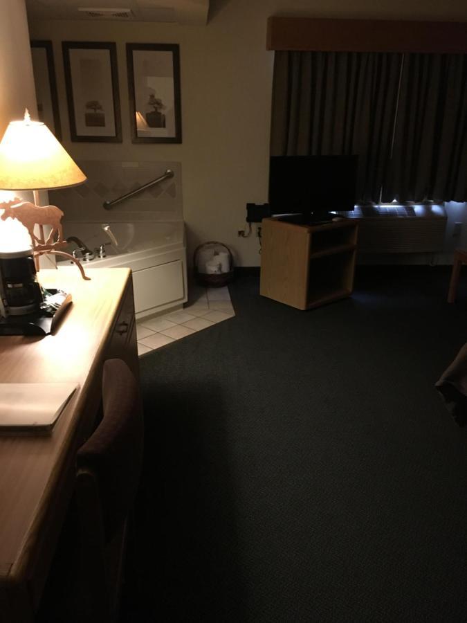 Moose Lake Lodge & Suites Dış mekan fotoğraf