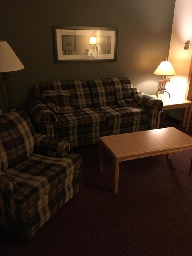 Moose Lake Lodge & Suites Dış mekan fotoğraf