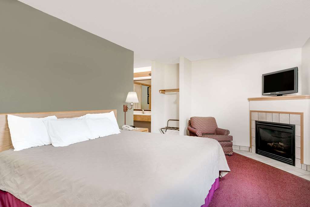 Moose Lake Lodge & Suites Oda fotoğraf